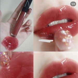 NARS Lipgloss Aragon